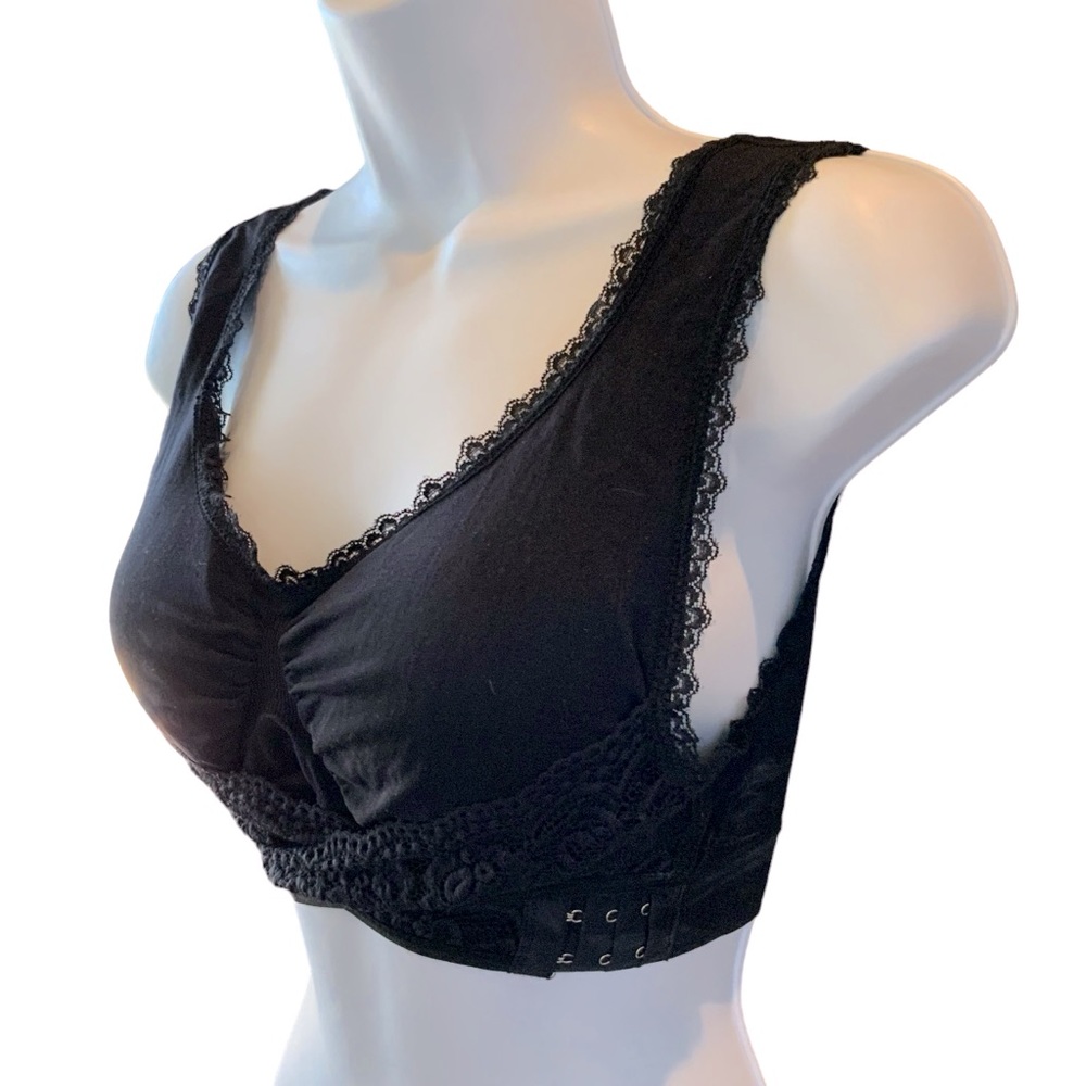 Black Sports Bra With Criss Cross Hook and Eye Lift Removable Pads Size L